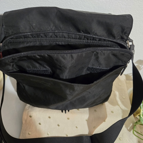 VINTAGE PRADA BLACK TESSUTO NYLON CROSS BODY TRAVEL BAG - Picture 15 of 16